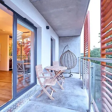 Laguna 44 * ポラニツァ・ズドゥルイ